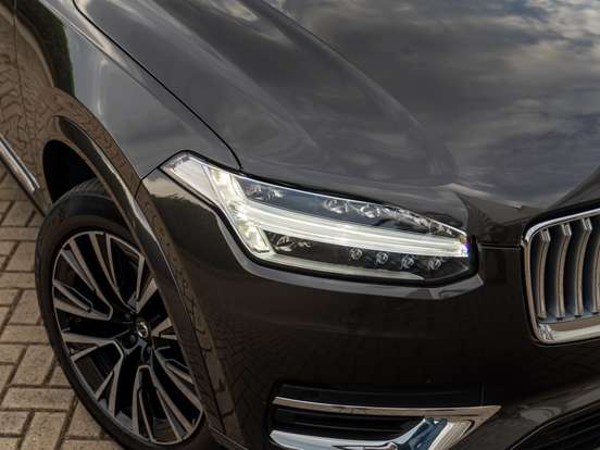VOLVO-XC90-2023