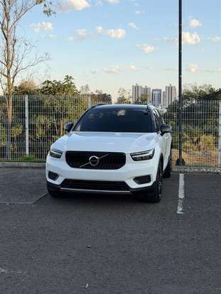VOLVO-XC40-2019