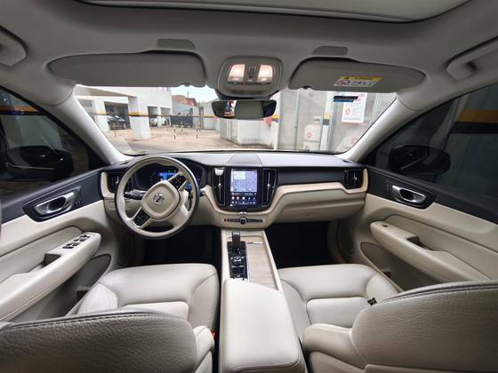 VOLVO XC60 2.0 T8 RECHARGE PLUS AWD GEARTRONIC