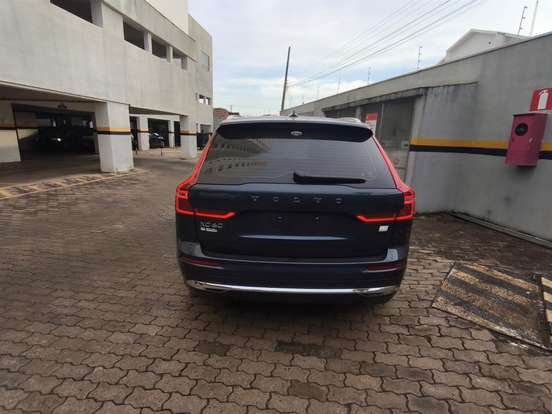 VOLVO-XC60-2023