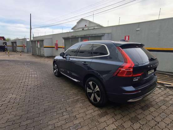 VOLVO-XC60-2023