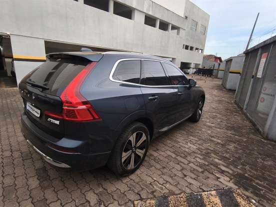 VOLVO-XC60-2023
