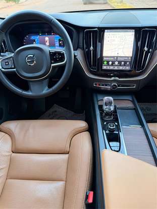 VOLVO-XC60-2023
