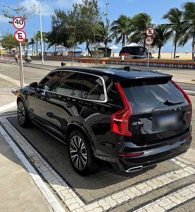VOLVO-XC90-2020