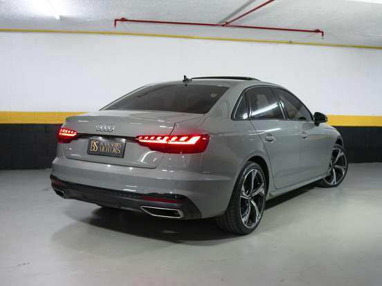 AUDI-A4-2022