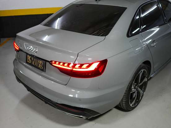 AUDI-A4-2022