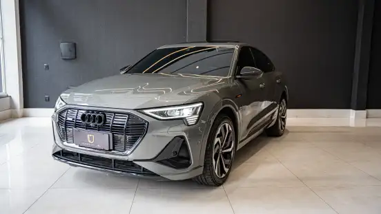 AUDI-E-TRON-2022