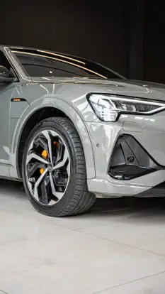 AUDI-E-TRON-2022