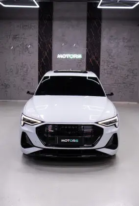 AUDI E-TRON ELÉTRICO SPORTBACK PERFORMANCE BLACK QUATTRO AUDI E-TRON ELÉTRICO SPORTBACK PERFORMANCE BLACK QUATTRO