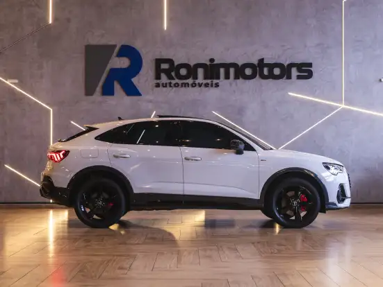 AUDI-Q3-2022