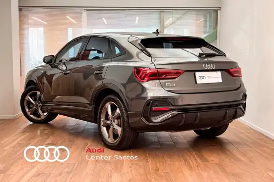 AUDI-Q3-2022