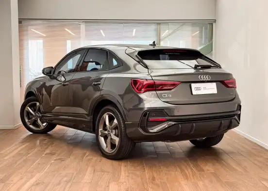 AUDI-Q3-2022