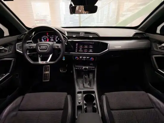 AUDI-Q3-2022