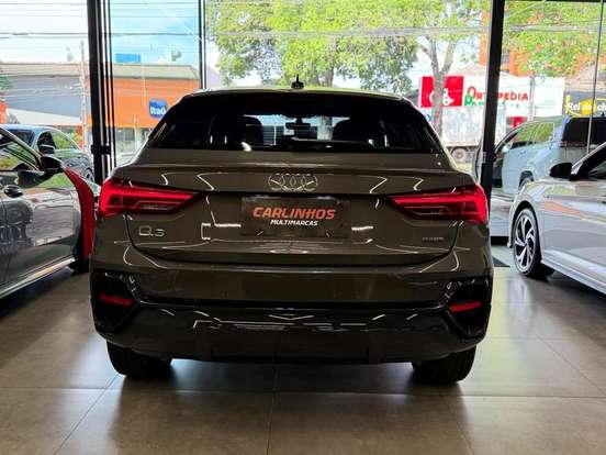 AUDI-Q3-2022