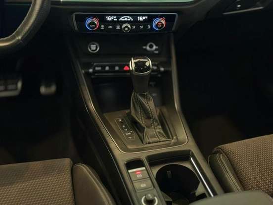 AUDI-Q3-2022