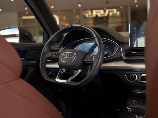 AUDI-Q5-2021