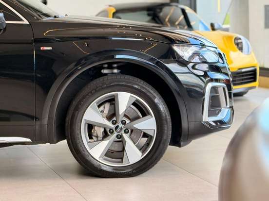 AUDI-Q5-2021