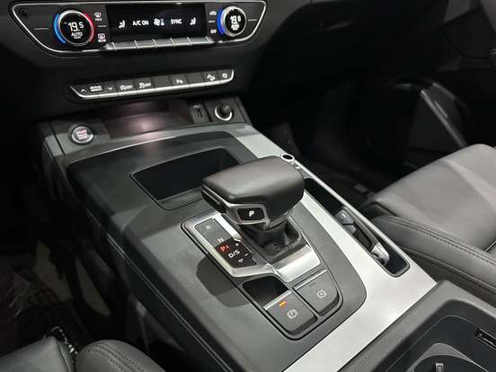 AUDI-Q5-2022