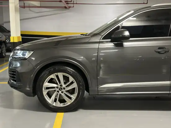 AUDI-Q7-2022