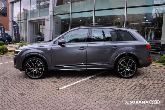 AUDI-Q7-2025