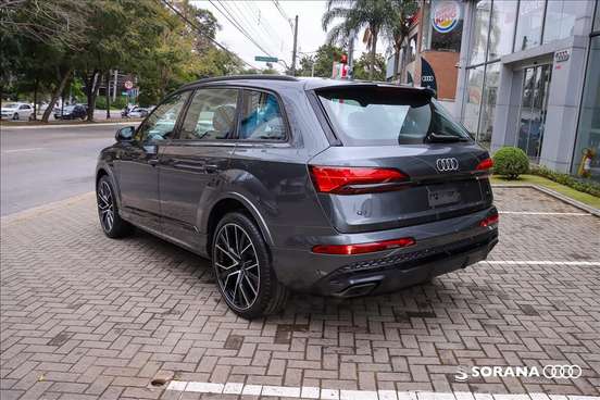 AUDI-Q7-2025