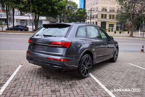 AUDI-Q7-2025