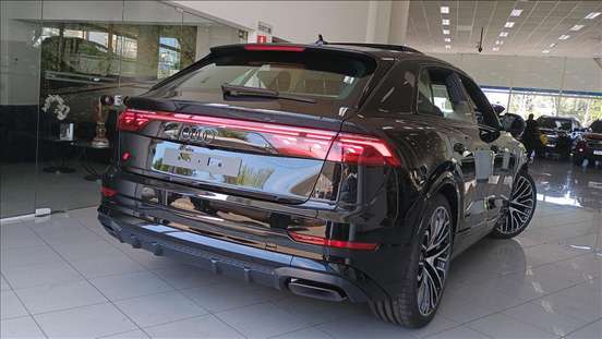AUDI-Q8-2025