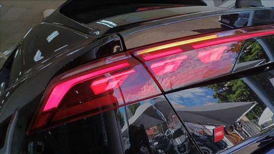 AUDI-Q8-2025