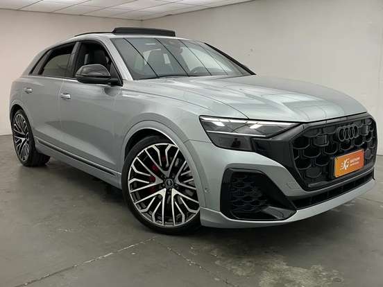 AUDI-Q8-2024