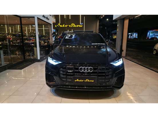 AUDI-Q8-2020