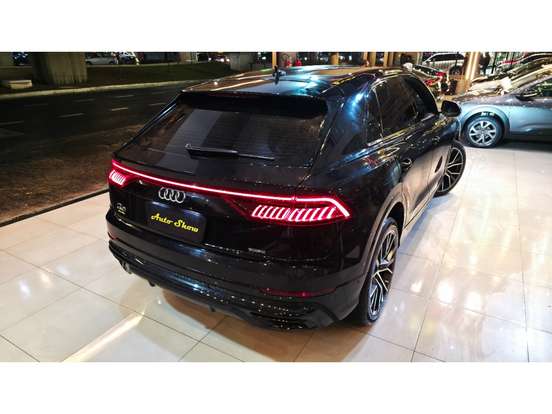 AUDI-Q8-2020