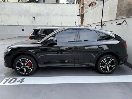 AUDI-Q5-2021
