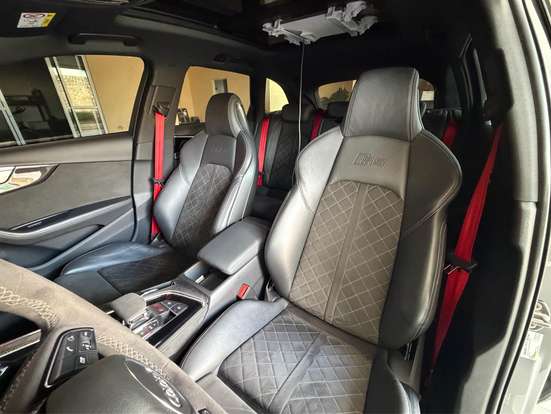 AUDI-RS4-2021