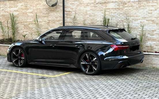 AUDI-RS6-2021
