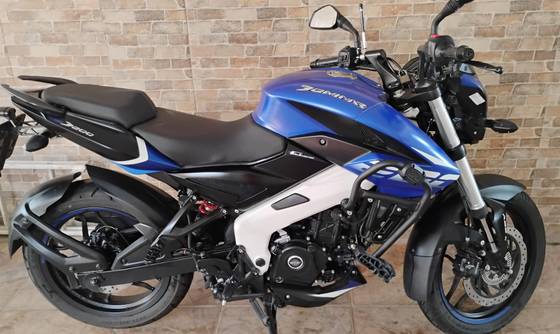 BAJAJ DOMINAR 200 
