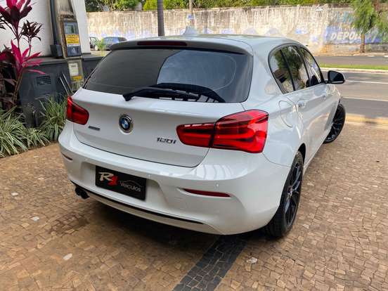 BMW-120i-2015
