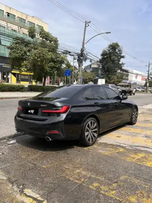 BMW-320i-2022
