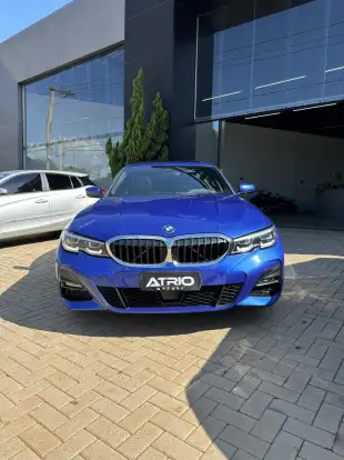 BMW-320i-2021