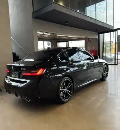BMW-320i-2023