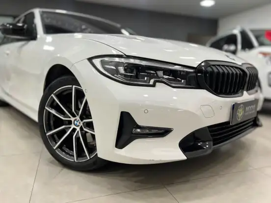 BMW-320i-2020
