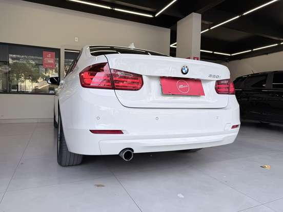 BMW-320i-2013