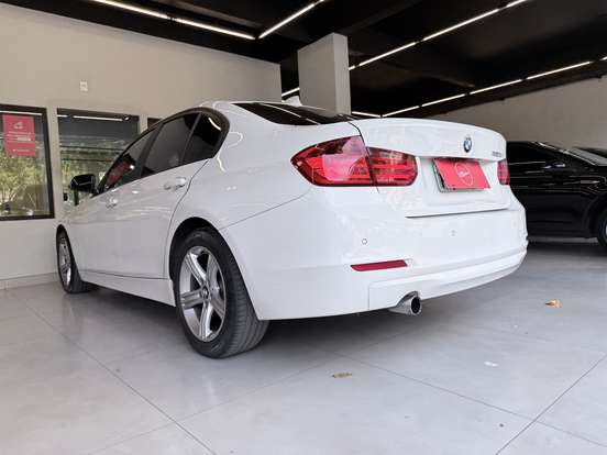 BMW-320i-2013
