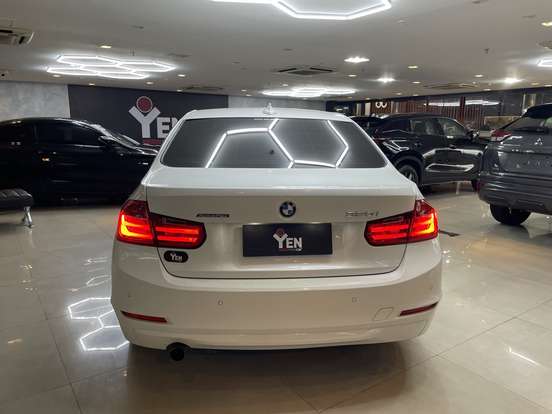 BMW-320i-2013