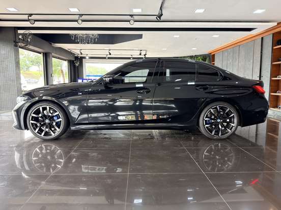 BMW-320i-2025