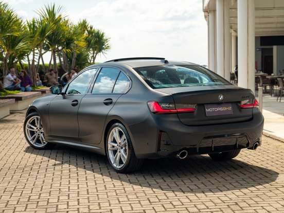BMW-320i-2024
