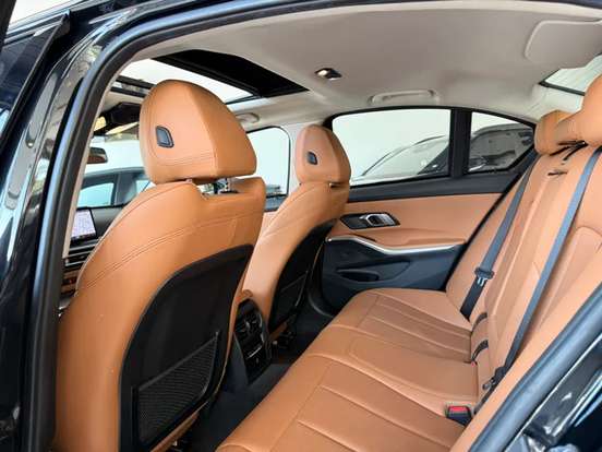 BMW-320i-2023