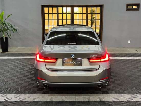 BMW-320i-2023