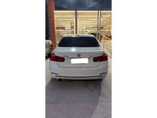 BMW-320i-2018