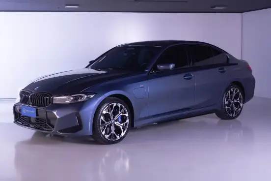 BMW-330e-2025