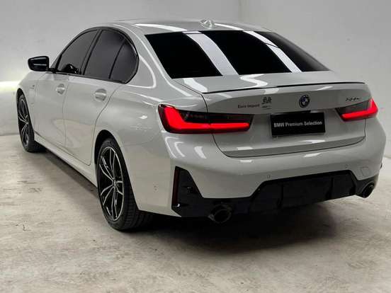 BMW-330e-2023